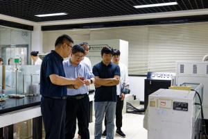 河南大學(xué)土木建筑學(xué)院執(zhí)行院長(zhǎng)張建偉一行蒞臨高遠(yuǎn)公司參觀交流