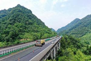 戰酷暑，高遠養護工程十面捷報