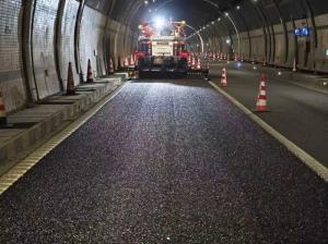 四川　精細抗滑保護層技術實現(xiàn)長大隧道安全性能顯著提升
